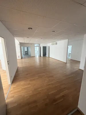 Gewerbeimmobilie mieten in Wien – 419 m², € 7.165