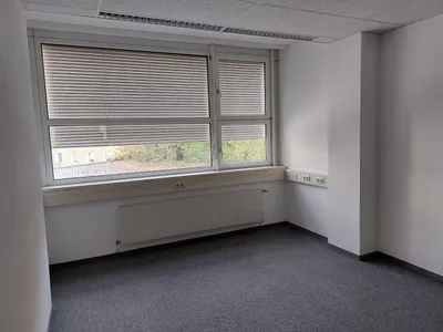 1-Zimmer-Gewerbeimmobilie mieten in Linz – 26 m², € 343 – Bild 3 von 16