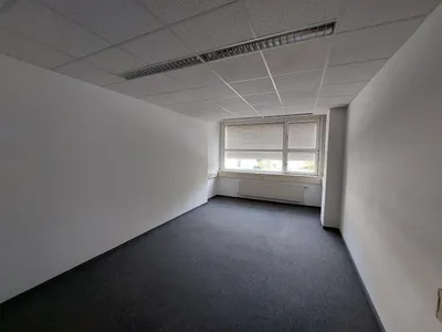 1-Zimmer-Gewerbeimmobilie mieten in Linz – 26 m², € 343 – Bild 1 von 16