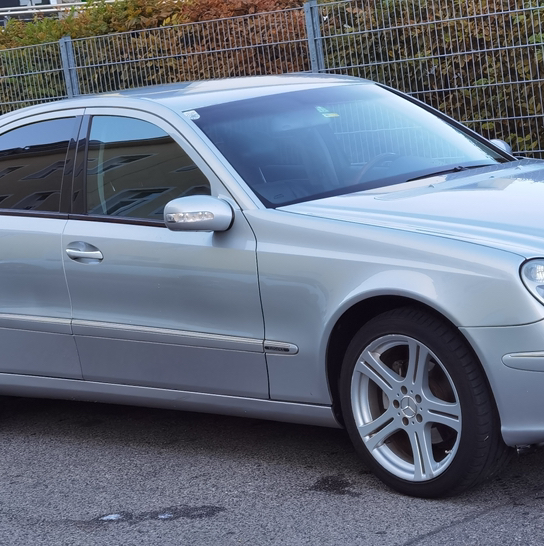 W211