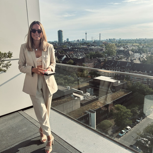 Lora
